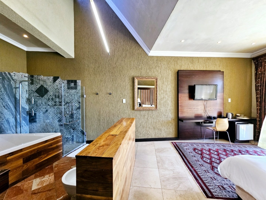 8 Bedroom Property for Sale in Waverley Free State